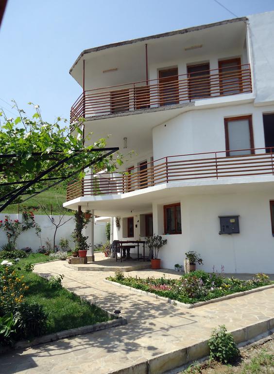 Petrovi Guest House Obzor Luaran gambar
